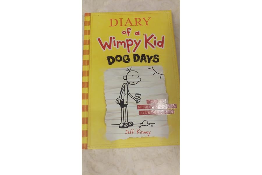 Dog Days (Diary of a Wimpy Kid, Book 4) (Volume 4)